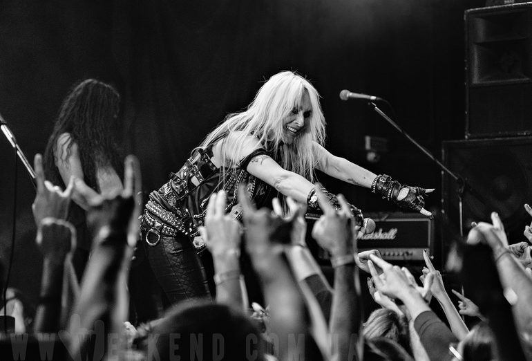 Doro в Киеве: немецкие объятия украинскому фану