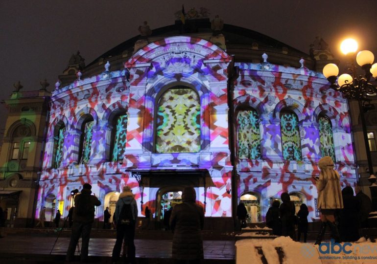 Без попкорна и кофе: 3D-шоу на фасаде оперы