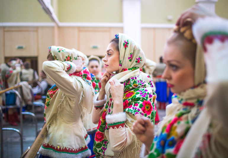 Колядки, Зимние игры и праздничный гопак от хора им. Веревки