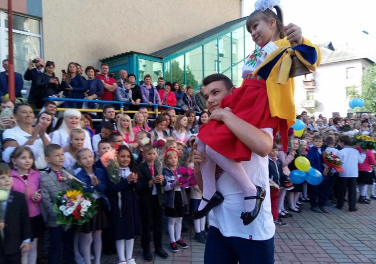 Снова в школу: селфи, марши, рушники и дергающийся глаз
