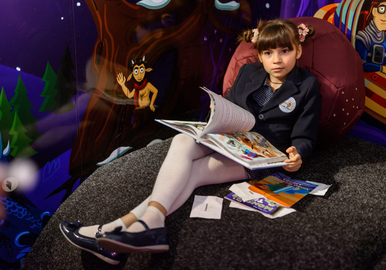 Книжкобус: по Киеву ездит уникальная детская библиотека