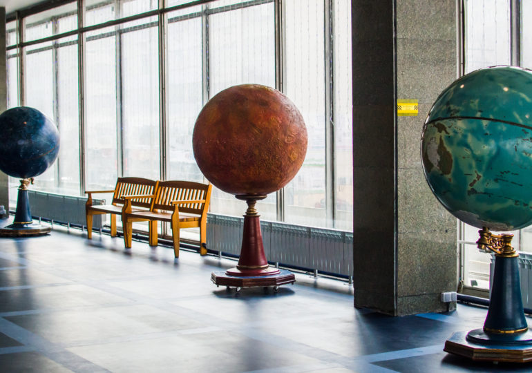 Среди звезд и галактик: Уикенд в планетарии