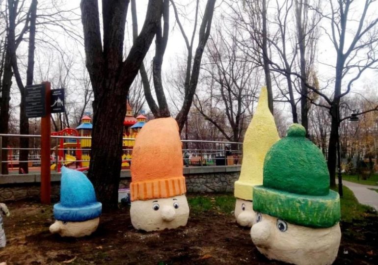 Скажена кульбаба, кінь-агінь та тюльпани в бетоні: топ-5 кошмарів Київзеленбуду
