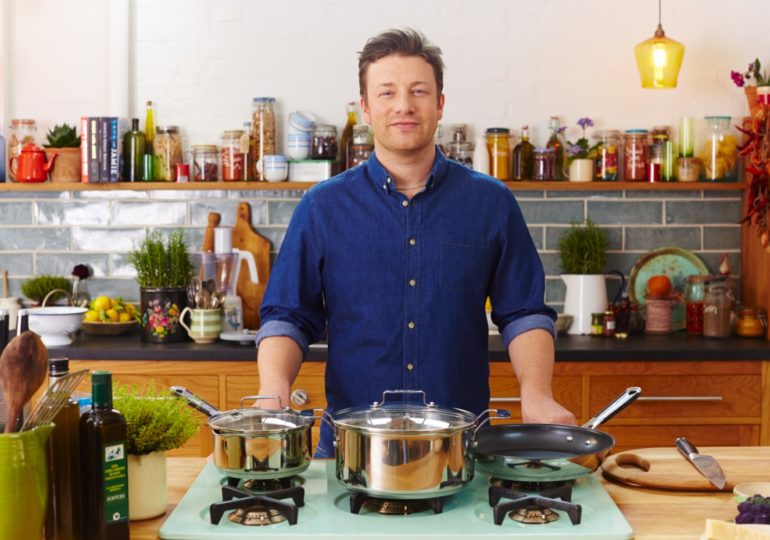 На ОККО в Киеве появились авторские соусы от кулинарного гения Джейми Оливера