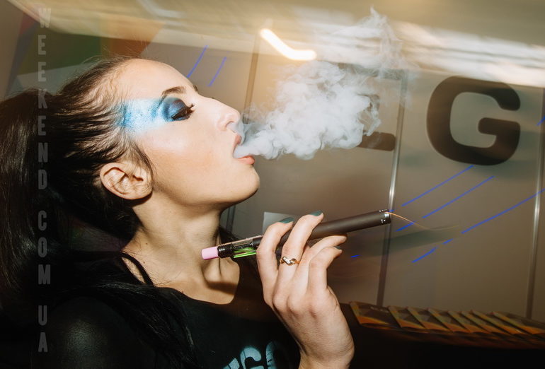 За дымовой завесой vape-фестиваля