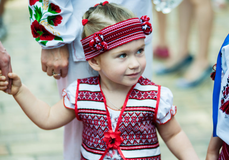 Как по Киеву в вышиванках маршировали