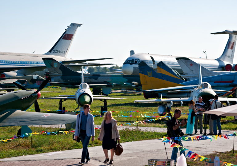 Ukraine Avia Fest: цветные самолеты, многотонные двигатели и химические эксперименты