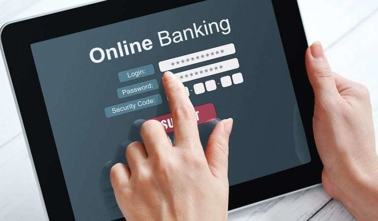 Гроші за монітором: переваги та недоліки інтернет-банкінгу