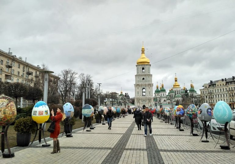 Великдень-2018: писанки-велетні, колесо огляду і Мокрий понеділок