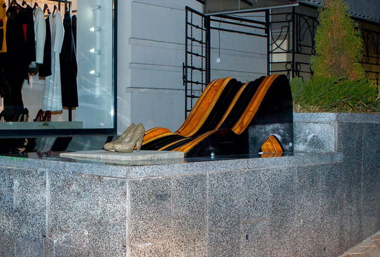 Туфли в бетоне