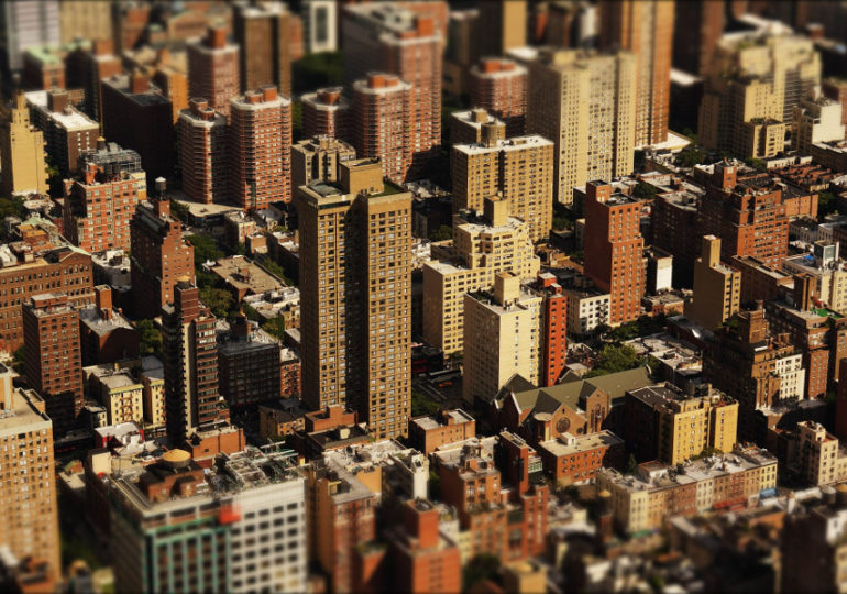 Червоні, ураганні та голозаді: круті мери 10 міст світу