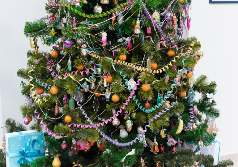 Гагарин и другие на елке: три метра истории