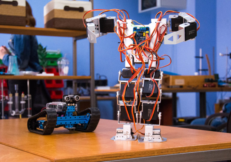 По ту сторону IT. Роботы-помощники и ноу-хау для школ