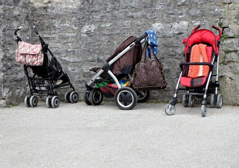 Види дитячих колясок і їх особливості