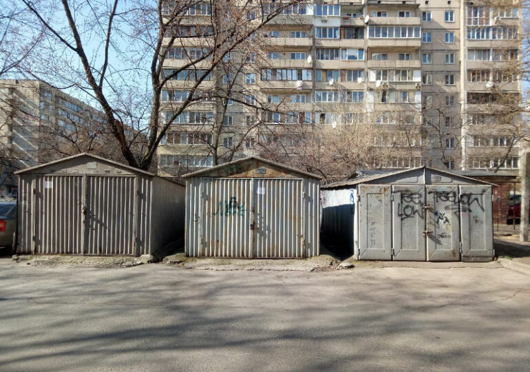 З льохом, ямою та ліжком: минуле та майбутнє київських гаражів
