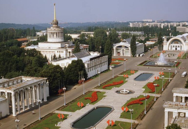 Підземелля, пальми, дах: 6 таємних фактів про екскурсії на ВДНГ