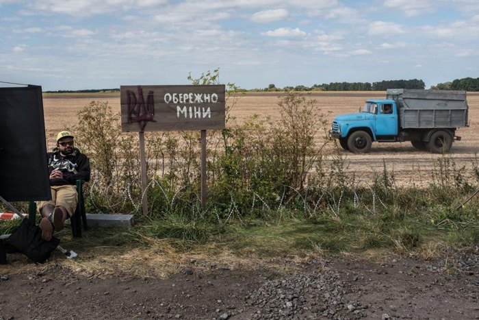 Без Кайдашів та героїв: фільм «Погані дороги» про війну на Донбасі