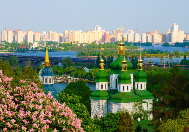 Весняний календар: що, де і коли квітне в Києві
