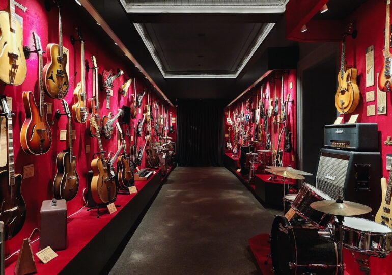 Концертні та колекційні: що подивитися в музеї гітар