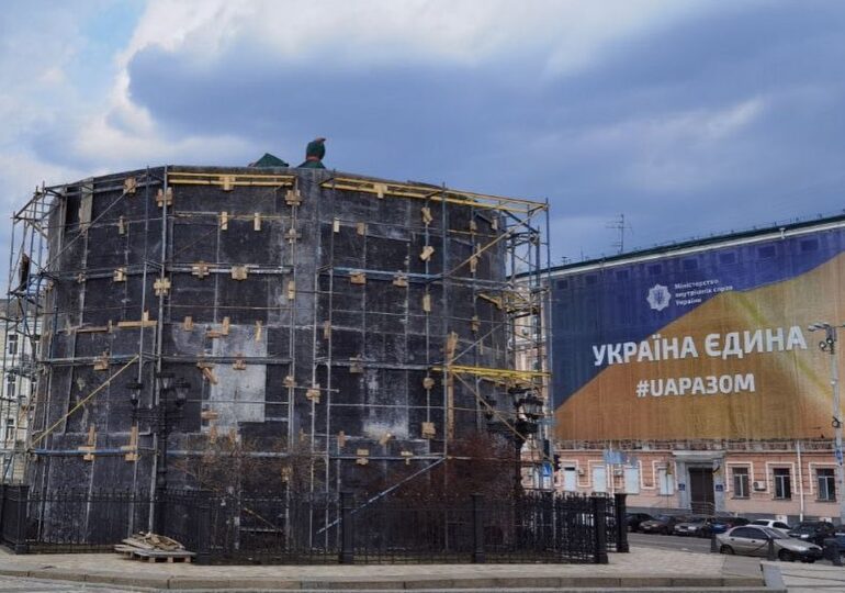 Для памʼятників та ЗСУ: 4 напрямки, де DIM допомагає країні