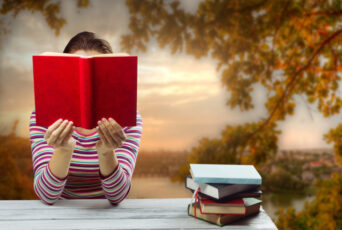 Дорослішання та обійми: 15 книжок для підлітків і дорослих
