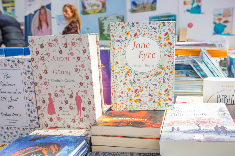 Книжки як Джейн Ейр: любов, маєтки, таємниці на горищі