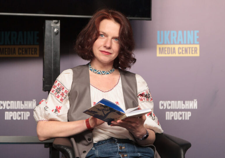 Путівник по урвищу і околицях. Як продаються вірші