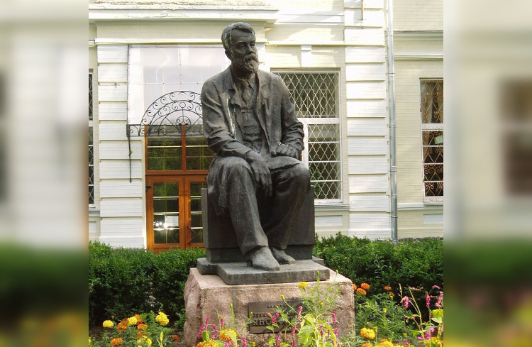 Йому вклонявся Київ. Як жив і працював лікар Яновський