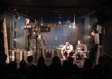 Барабани з балагана. Відгук про виставу Brecht.Cabarett