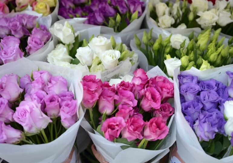 Рози, півонії, еустома — які квіти найчастіше обирають покупці