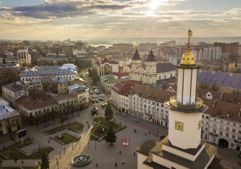 Гайд з вайбом. Вирушаємо в Запоріжжя та Івано-Франківськ