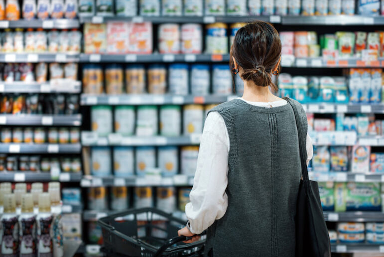 Яку форму дитячої суміші обрати: порошок або гранули