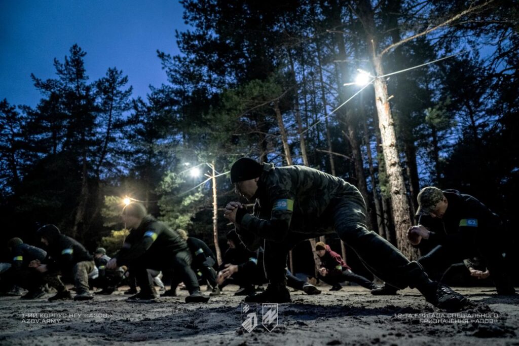Рекрути 12-ої бригади спеціального призначення «Азов» під час БКБП.
