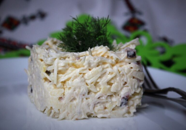 Коренева селера як салатна зірка. Три рецепти та бонуси