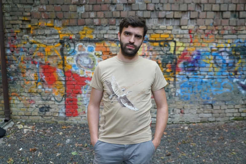 З лелеками та русорізом. Який мерч купувати, щоб війську допомагати