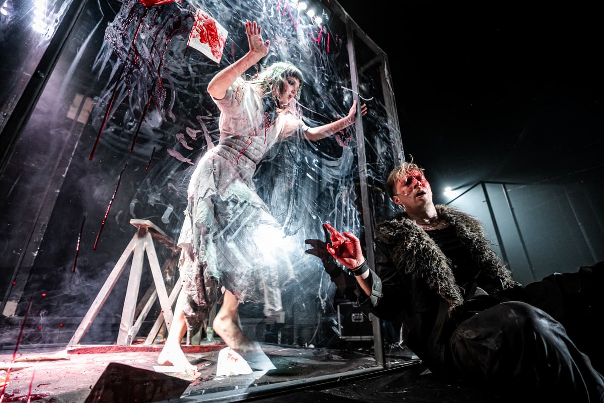 Вистава «Я бачу, вас цікавить пітьма»: у Києві заплановані вісім показів