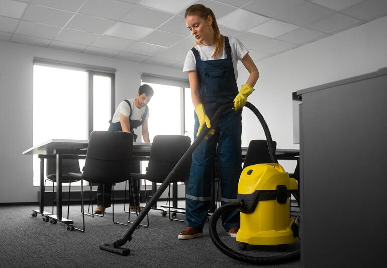 Чому професійний клінінг ефективніший за самостійне прибирання