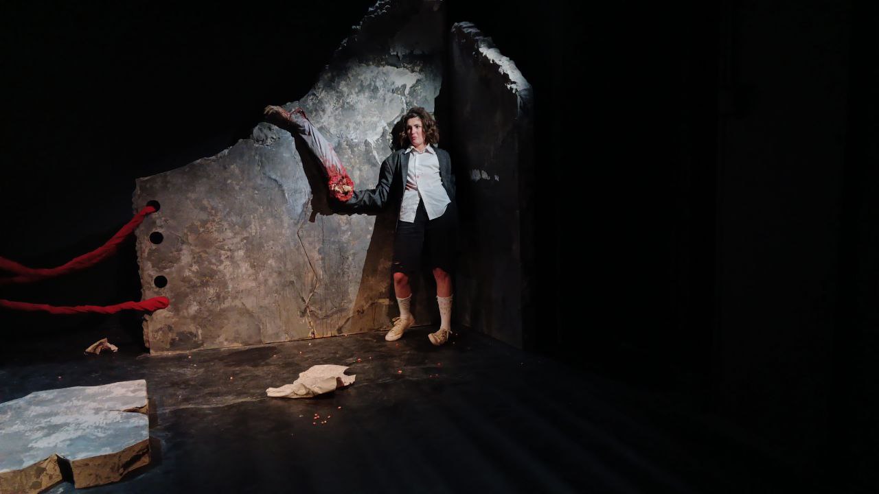 Дивись в абсурд. Якою вийшла вистава «Урок»