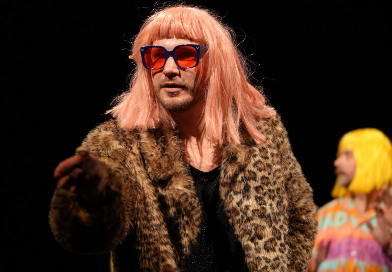 Вистава «Робота з тінню». Мода на піксель та леопардове