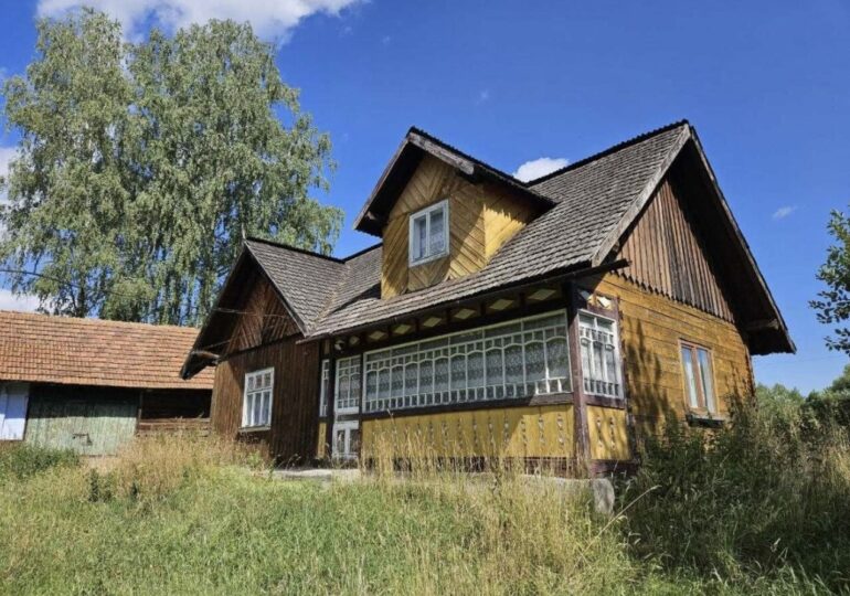 Сільська хата з історією. Як дивитися оголошення