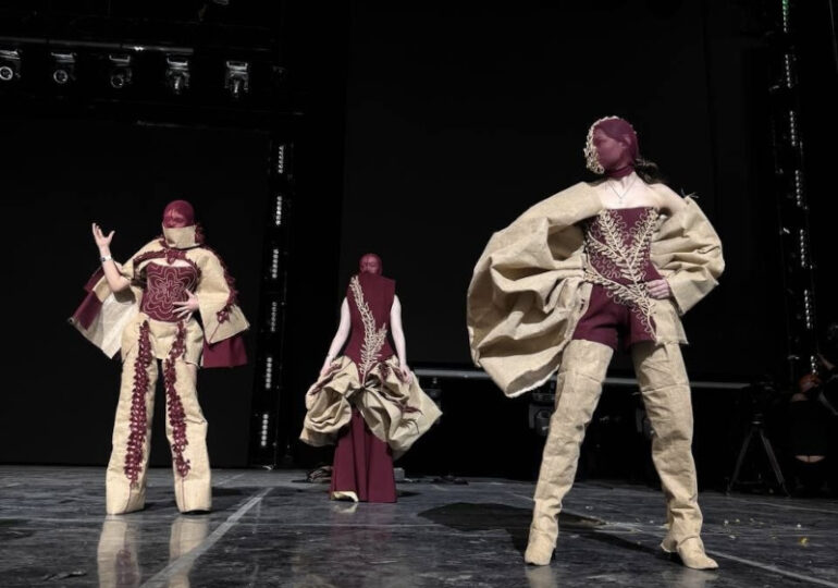 Жупани та балаклави. Як студентки зробили етноколекцію