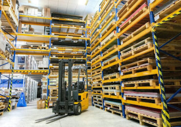 Оренда навантажувача в Дніпрі: як вирішити питання логістики за одну зміну