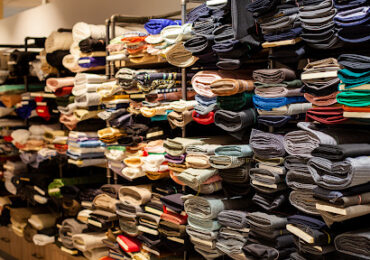 Як купувати тканини оптом, якщо ви шиєте серіями або запускаєте невеликі колекції